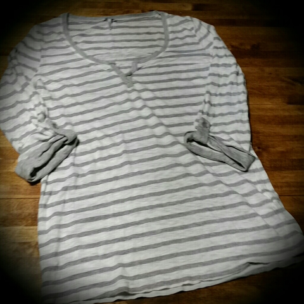 SPLENDID Henley Shirt Size Small